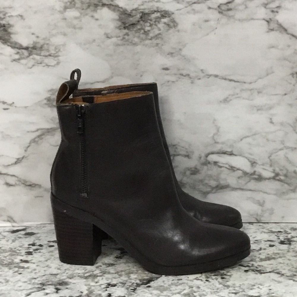 Gap Tmoro Ankle Booties